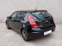 Usado Hyundai i30 Comfort 90 CV (66 kW) 2010 Negro Berlina