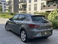 Usado Seat Leon Ecomotive 105 CV (77 kW) 2014 Gris / plata Berlina