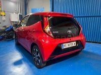 Usado Toyota Aygo X-play 72 CV (52 kW) 2020 Rojo Utilitario