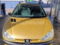 Usado Peugeot 206 70 CV (51 kW) 2006 Amarillo Berlina