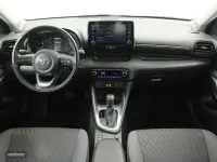 Usado Toyota Yaris Hybrid Active 116 CV (85 kW) 2022 Blanco Berlina
