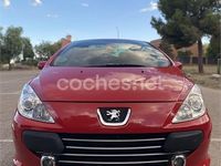 Usado Peugeot 307 CC 110 CV (80 kW) 2006 Rojo Descapotable