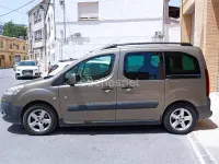 Usado Peugeot Partner Tepee Outdoor 92 CV (67 kW) 2012 Marrón Monovolumen