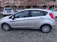 Usado Ford Fiesta Trend 75 CV (55 kW) 2014 Gris / plata Berlina