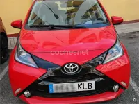 Usado Toyota Aygo X-play 69 CV (50 kW) 2018 Rojo Utilitario