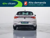 Usado Seat Leon Style 110 CV (80 kW) 2022 Blanco Berlina