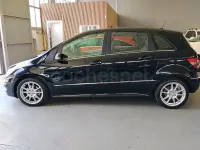 Usado Mercedes B180 109 CV (80 kW) 2012 Negro Utilitario