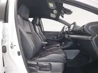 Usado Toyota Yaris Hybrid Style 116 CV (85 kW) 2022 Blanco Berlina
