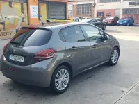 Usado Peugeot 208 Active 82 CV (60 kW) 2018 Gris / plata Utilitario