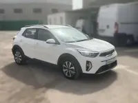 Usado Kia Stonic 101 CV (74 kW) 2022 Blanco SUV