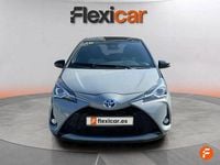 Usado Toyota Yaris Hybrid Advance 100 CV (73 kW) 2018 Gris / plata Berlina