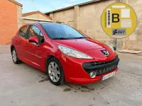 Usado Peugeot 207 110 CV (80 kW) 2007 Rojo Berlina