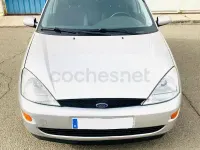 Usado Ford Focus Ambiente 100 CV (73 kW) 2000 Gris / plata Berlina