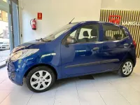 Usado Hyundai i10 Comfort 77 CV (56 kW) 2013 Azul Utilitario