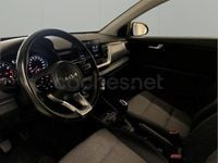 Usado Kia Stonic 100 HP (73 kW) 2022 Cinzento SUV