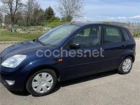 Usado Ford Fiesta Trend 80 CV (58 kW) 2003 Azul Utilitario