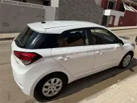 Usado Hyundai i20 84 CV (61 kW) 2018 Blanco Berlina