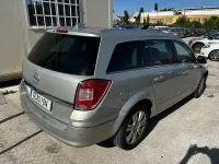 Usado Opel Astra Edition 110 CV (80 kW) 2010 Gris Familiar