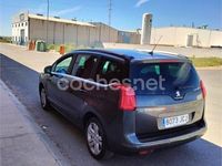Usado Peugeot 5008 Allure 120 CV (88 kW) 2015 Beige Monovolumen