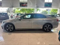Usado VW Passat R-line 150 CV (110 kW) 2022 Gris / plata Familiar