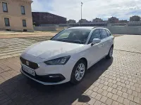 Usado Seat Leon Style 130 CV (95 kW) 2021 Blanco Familiar