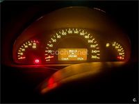 Usado Mercedes C200 Classic 116 CV (85 kW) 2002 Gris / plata Berlina