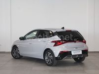 Usado Hyundai i20 101 CV (74 kW) 2024 Gris / plata Berlina