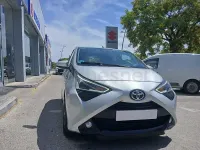 Usado Toyota Aygo X-play 72 CV (52 kW) 2021 Gris / plata Utilitario