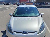 Usado Ford Fiesta Trend 82 CV (60 kW) 2009 Gris / plata Berlina