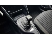 Usado Peugeot 2008 Active 102 CV (75 kW) 2023 Gris SUV
