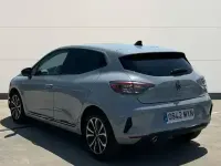 Usado Renault Clio Techno 90 CV (66 kW) 2025 Gris Utilitario