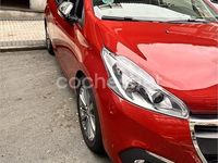 Usado Peugeot 208 Style 82 CV (60 kW) 2018 Granate Utilitario