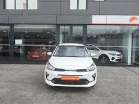 Usado Kia Rio 100 CV (73 kW) 2023 Blanco Berlina