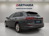 Usado VW Golf VIII Life 115 CV (84 kW) 2021 Gris / plata Familiar