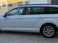 Usado VW Passat Advance 150 CV (110 kW) 2017 Blanco Familiar