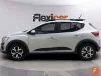 Usado Dacia Sandero Comfort 91 CV (66 kW) 2021 Gris Utilitario