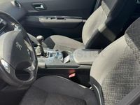 Usado Peugeot 3008 Allure 120 CV (88 kW) 2015 Gris / plata Familiar