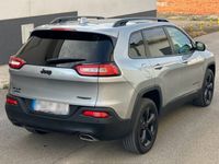 Usado Jeep Cherokee Night Eagle 200 CV (147 kW) 2016 Plata SUV
