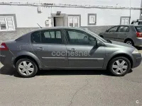 Usado Renault Mégane Privilege 98 CV (72 kW) 2005 Marrón Berlina