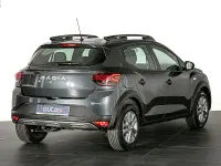 Usado Dacia Sandero Expression 101 CV (74 kW) 2023 Gris / plata Berlina