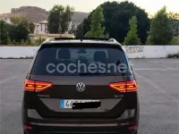 Usado VW Touran Advance 150 CV (110 kW) 2016 Granate Monovolumen