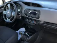 Usado Toyota Yaris Active 111 CV (81 kW) 2019 Gris Berlina