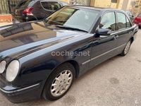 Usado Mercedes E240 Elegance 170 CV (125 kW) 2000 Negro Berlina