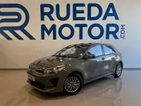 Usado Kia Rio 100 CV (73 kW) 2021 Gris / plata Berlina
