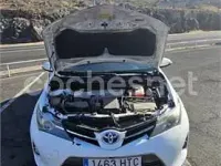 Usado Toyota Auris Hybrid Active 136 CV (100 kW) 2013 Blanco Familiar