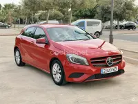 Usado Mercedes A180 Urban 109 CV (80 kW) 2013 Rojo Utilitario