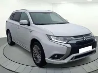 Usado Mitsubishi Outlander Motion 224 CV (164 kW) 2019 Blanco SUV