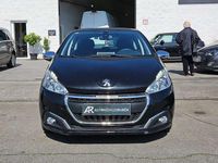 Usado Peugeot 208 Allure 92 CV (67 kW) 2015 Negro Utilitario