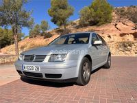 Usado VW Bora Trendline 110 CV (80 kW) 2000 Azul Berlina