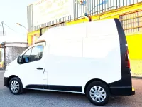 Usado Renault Trafic 140 CV (102 kW) 2015 Blanco Monovolumen